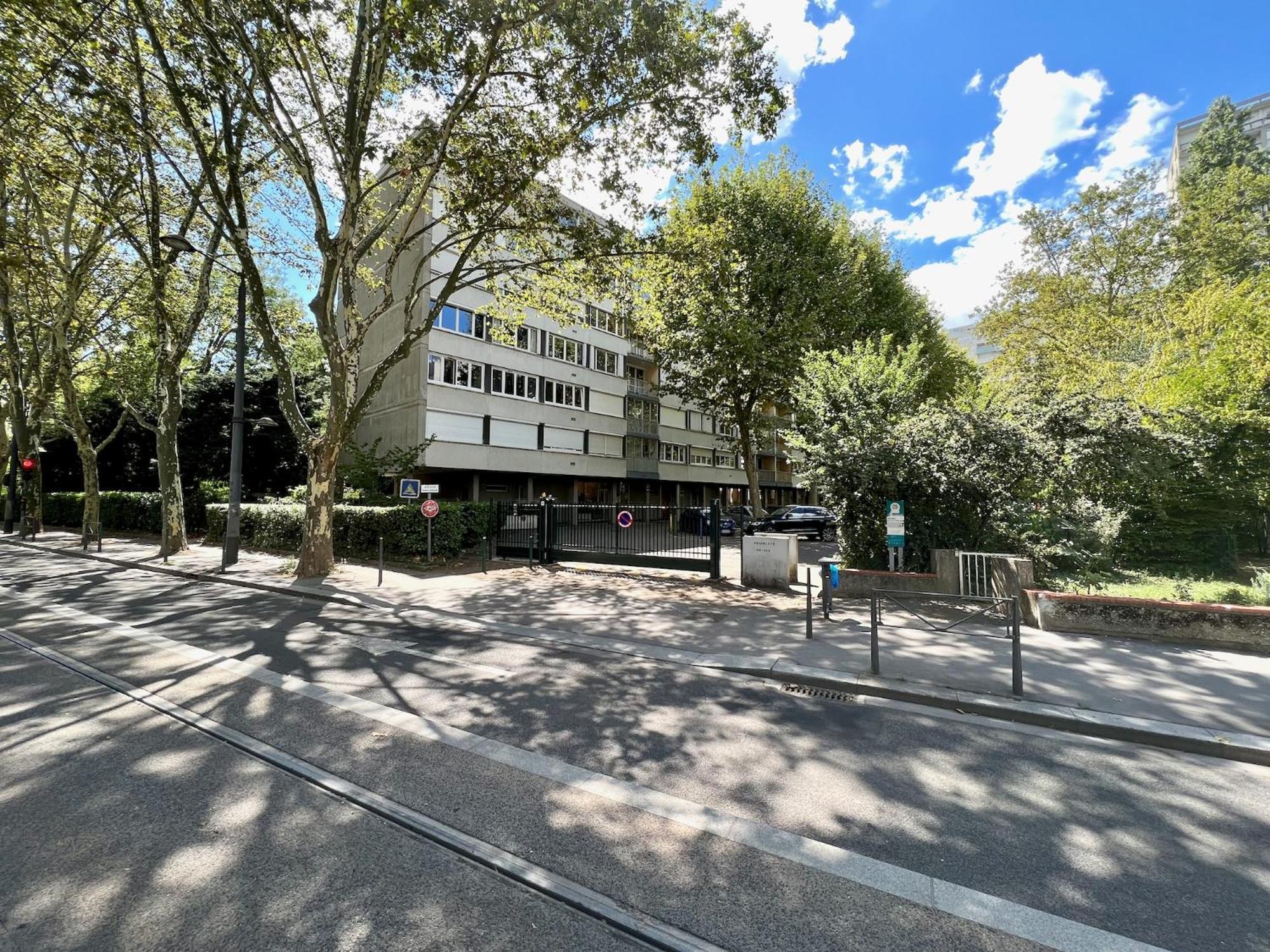 Le Célestay Villeurbanne Exterior foto